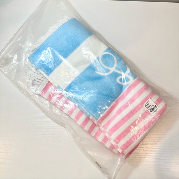 Lilly Pulitzer Beach Towel, Soleil It On Me - Picture 8 of 12